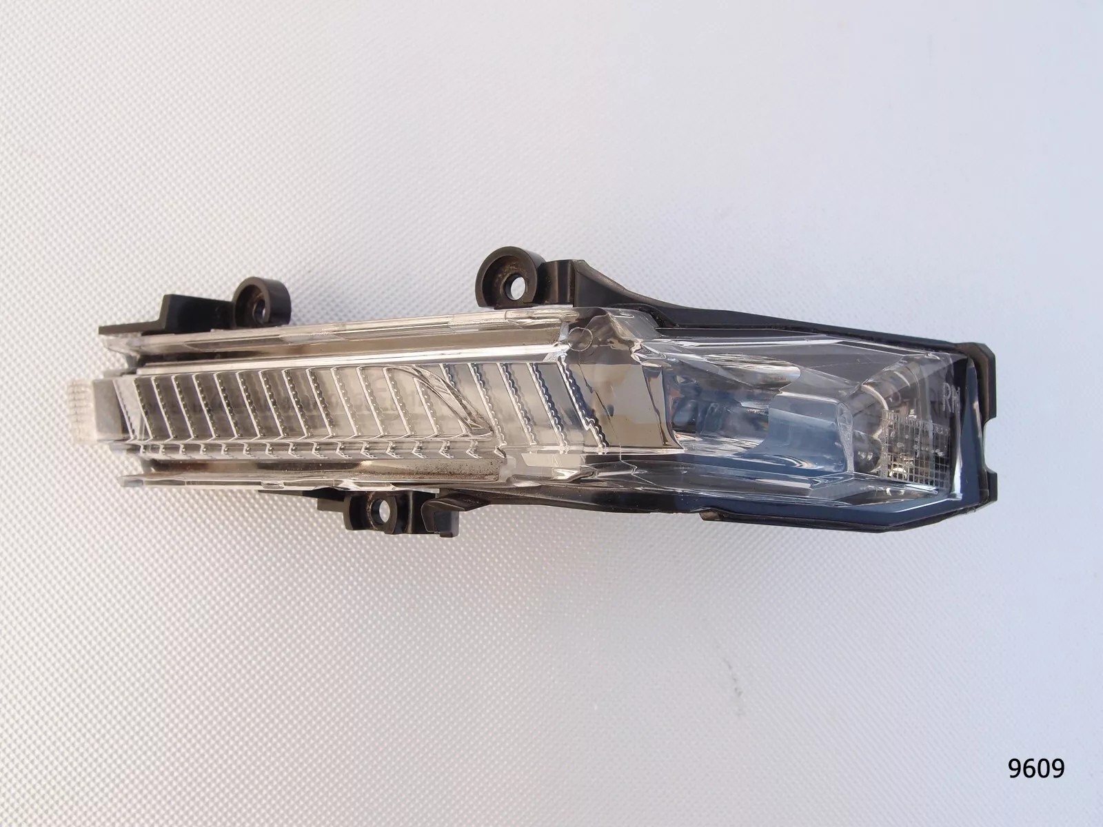 resimler/genel/AUDİ  Audi a6 e-tron ayna sinyali sol sıfır 2025 85e949127 (FRDADM) 